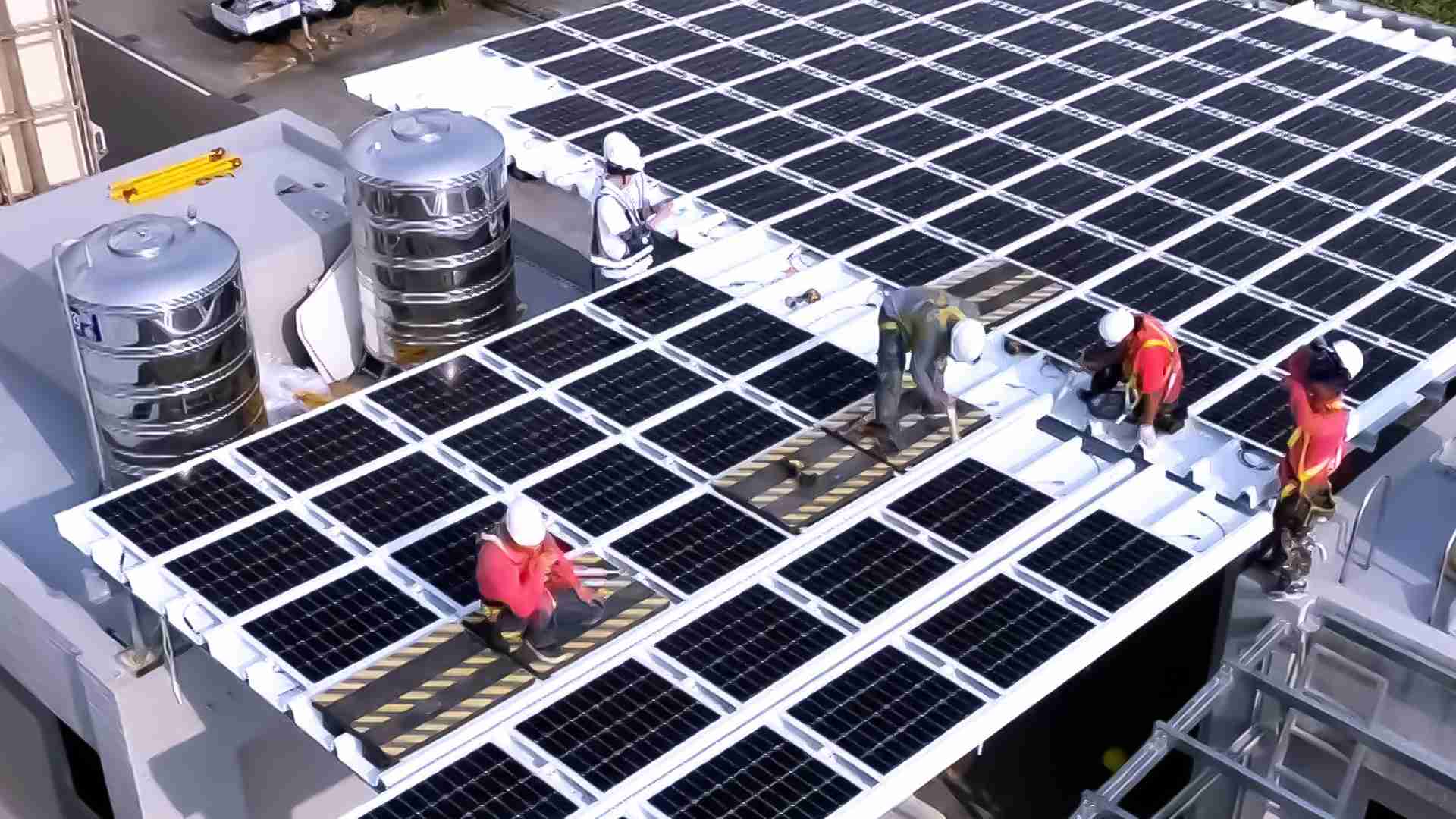 牛牛游戏着力于替代能源之技术研发，，，，如光电浪板的相关制程、、、设备与产品，，，其中所开发之光电整合型浪板，，，减少传统金属支架安装，，更提升耐候度，，，可广泛运用于多元场域，，，，并辅助建筑达到净零碳排目标