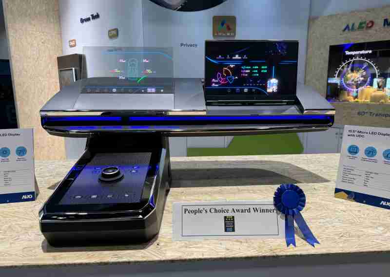 牛牛游戏车用Micro LED Display HMI解决方案获”最佳车用显示奖”，，以用户为中心开发，，，，针对前座驾驶与乘客设计兼具娱乐与安全的高画质屏幕，，，包含车舱前座的Micro LED透明屏幕及全球首款内建镜头的智慧Micro LED显示器