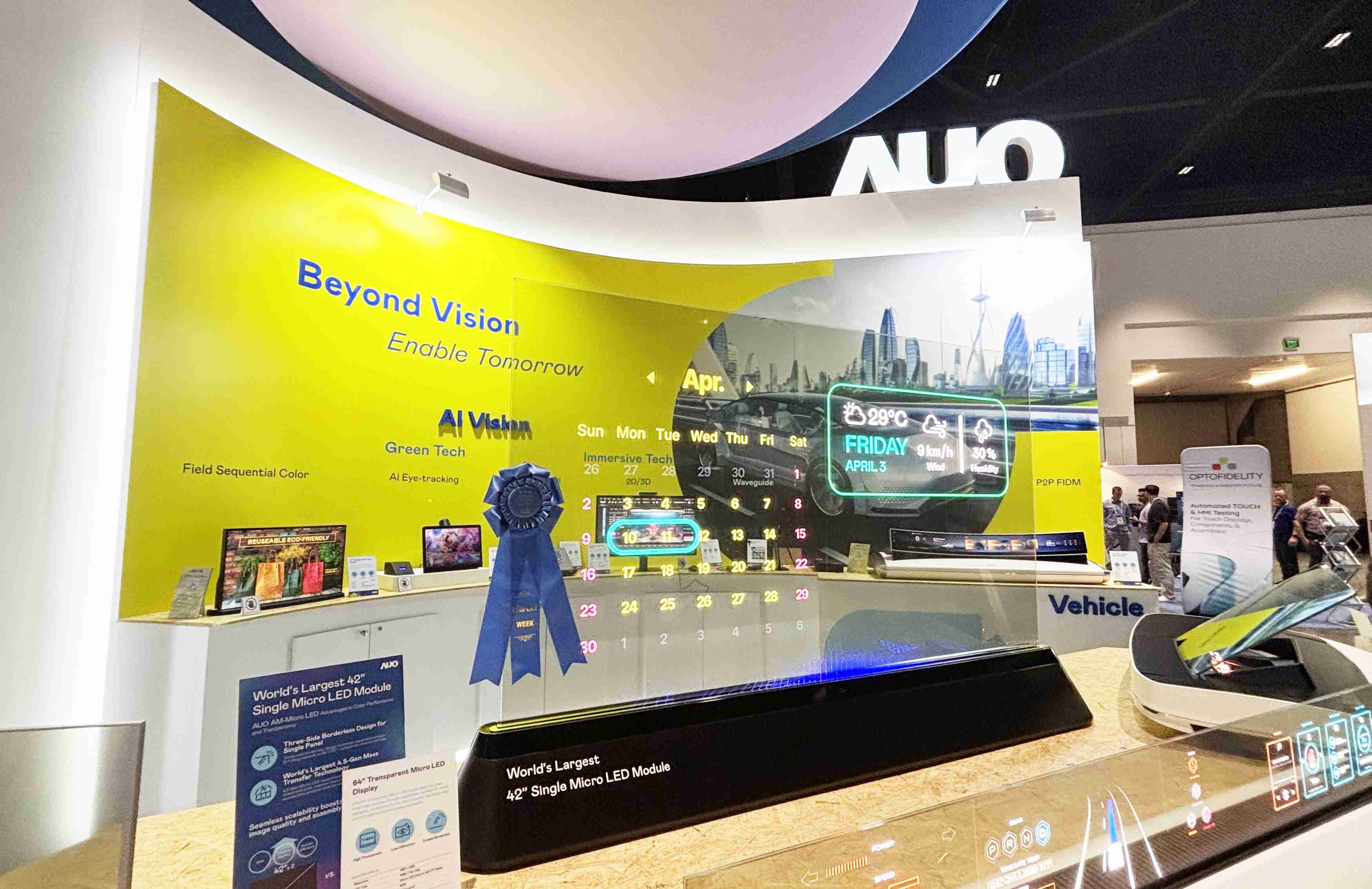 牛牛游戏64吋透明Micro LED显示器获〝最佳Micro LED技术应用奖〞，，，其绝妙的透明穿透特性，，，同时具备1,000 nits的高亮度表现，，并透过精细的无缝拼接延伸，，，可依需求灵活应用于多元场域，，，展现出Micro LED显示技术划时空的无限潜力